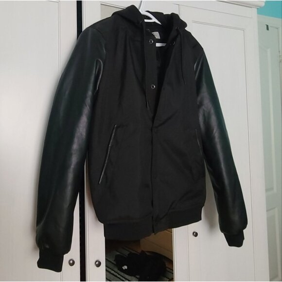 Men's Black Faux Vegan Leather Hooded Streetwear Bomber Jacket Small - Picture 3 of 15